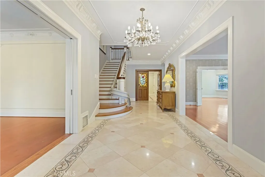 434 S Irving Boulevard, Los Angeles, California 90020 home-pic-16